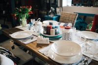 Kaboompics - Table decorations with red flowers