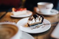 Kaboompics - Oreo Cake on a plate