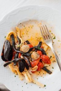 Kaboompics - Close-Up Seafood Pasta with Mussels, Clams and Tomatoes