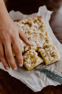 Kaboompics - Rustics plum cake
