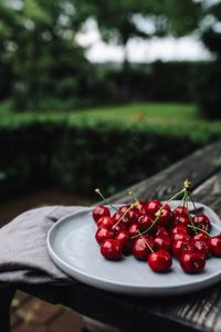 Kaboompics - Fresh Cherries on a simple plate