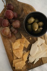 Kaboompics - Red Grapes, Olives and Cheese with White Towel