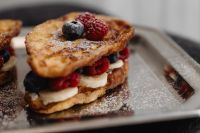 Kaboompics - Berry Stuffed French Toast Close-Up