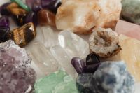 Kaboompics - Flat Lay of Polished Tiger’s Eye, Rose Quartz and Raw Crystal Clusters