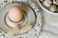 Kaboompics - Beige Easter table setting - quail eggs - neutral colors - natural eggs