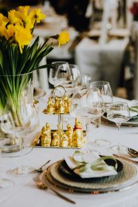 Kaboompics - Golden Bunnies on the Tray