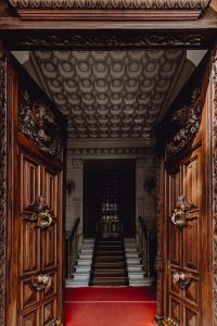Kaboompics - Entrance to the hotel with beautiful wooden doors, Madrid, Spain