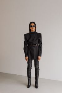 Kaboompics - Black Structured Black Outfit with Sunglasses and Boots