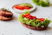 Kaboompics - Open Vegetable Sandwich with Lettuce, Pepper and Marble Copy Space