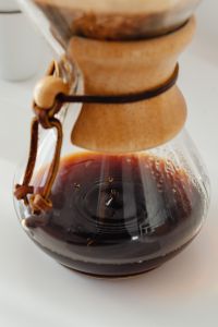 Kaboompics - Coffee brewed in a Chemex and peanut butter sandwiches for breakfast