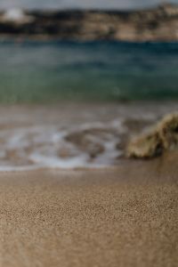 Kaboompics - Blurred Ocean Waves And Sandy Shore With Coastal Rocks