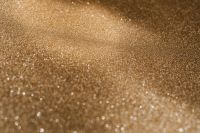 Kaboompics - Soft Gold Glitter Sweep With Diagonal Illumination