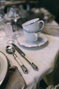 Kaboompics - Fancy restaurant dinner table decorated with quail eggs and feathers