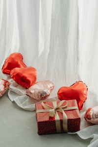 Kaboompics - Valentine Balloons and Gift Box with Open White Copy Space