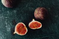 Kaboompics - Halved Figs And Whole Fruit On Dark Green Slate