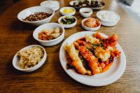 Kaboompics - Banchan - Korean side dishes & Prawns tempura