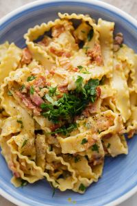 Kaboompics - Close-Up Italian Carbonara with Bacon and Ribbon Pasta