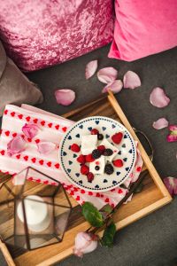 Kaboompics - Summer berries with a sweet dessert on a plate in a drawer