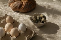 Kaboompics - Easter Bread with Quail Eggs and Pastel Eggs
