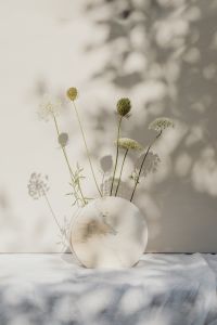 Kaboompics - Marble vase with flowers