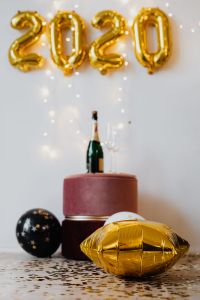 Kaboompics - Blurred Champagne Toast Still Life With Gold 2020 Balloons