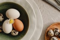 Kaboompics - Easter Delights - Spring Flowers and Minimalist Tableware