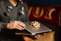 Kaboompics - A handsome man with Christmas presents - MacBook laptop