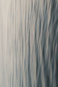 Kaboompics - Abstract Vertical Water Motion Blur Texture, Blue and Beige