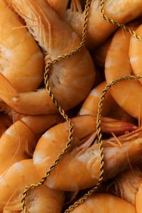 Kaboompics - Elegance Meets Flavor: Shrimp with Golden Chain