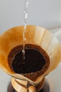 Kaboompics - Coffee brewed in a Chemex and peanut butter sandwiches for breakfast