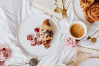 Kaboompics - Croissant - Cinnamon Roll - Home Decor - Coffee