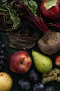 Kaboompics - Vertical Autumn Produce Flat Lay With Beetroot Apples and Pears