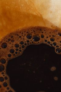 Kaboompics - Coffee brewed in a Chemex and peanut butter sandwiches for breakfast