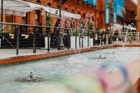 Kaboompics - Fountain Jets over the Manufaktura Shopping Centre Pool beside a Restaurant Terrace in Łódź