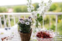 Kaboompics - Flowers and strawberries in a bowl