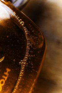 Kaboompics - Amber Liquid Bubble Edge Macro