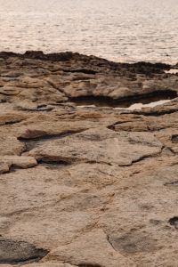 Kaboompics - Pale Coastal Rock Shelf Reaching Toward the Water