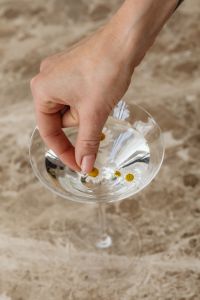 Kaboompics - Hand Placing a Daisy in a Glass Bowl