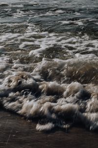 Kaboompics - Silver Gray Foam on Dark Waves, Vertical Abstract Water Background