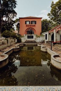 Kaboompics - Salmon Facade Reflected in a Portuguese Garden Pool
