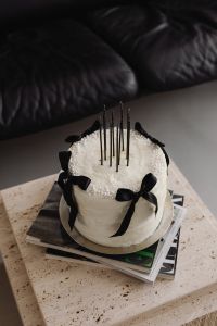 Kaboompics - White Cake with Black Bows on Magazines