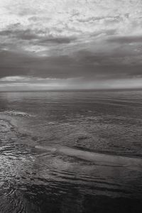 Kaboompics - Monochrome Ocean Surface and Rolling Waves