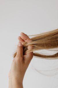 Kaboompics - Fingers Separating Long Blonde Hair Strands