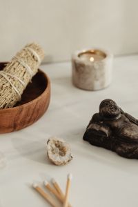 Kaboompics - Sage Bundle In Wooden Bowl With Candle And Stone Buddha