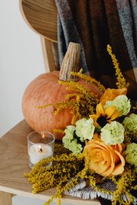 Kaboompics - Autumn Pumpkin and Flower Arrangement on Wooden Chair