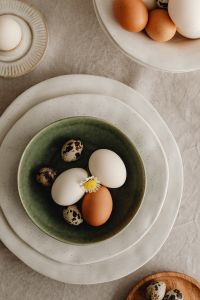 Kaboompics - Easter Delights - Spring Flowers and Minimalist Tableware