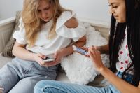 Kaboompics - Two Teen Girls Checking a Smartphone Together During a Cozy Home Hangout