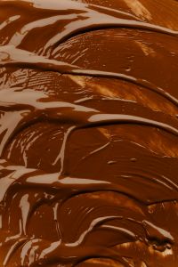Kaboompics - Glossy Brown Foundation Swirl