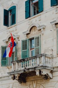 Kaboompics - Historic Rovinj Facade with Croatian Flag and Green Shutters