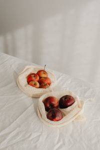 Kaboompics - Overhead Zero-Waste Apple Still Life with Two Reusable Mesh Produce Bags on White Linen